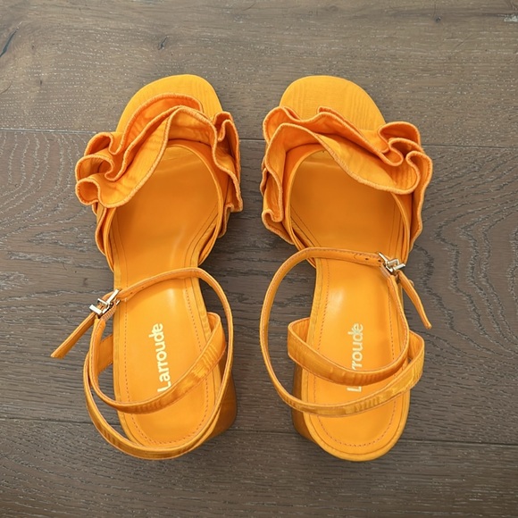 NEW Larroude Orange Selena Ruffle Sandal NWB - Picture 4 of 13